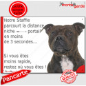 Staffie bringé, plaque humour "distance Niche - Portail" 24 cm