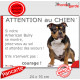 American Bully tricolore, plaque portail humour "Attention au Chien, Jetez Vous au Sol, attendez secours, courage" photo