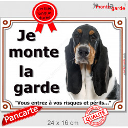 Basset Hound tricolore, plaque portail "Je Monte la Garde, risques et périls" pancarte panneau Hund attention au chien photo