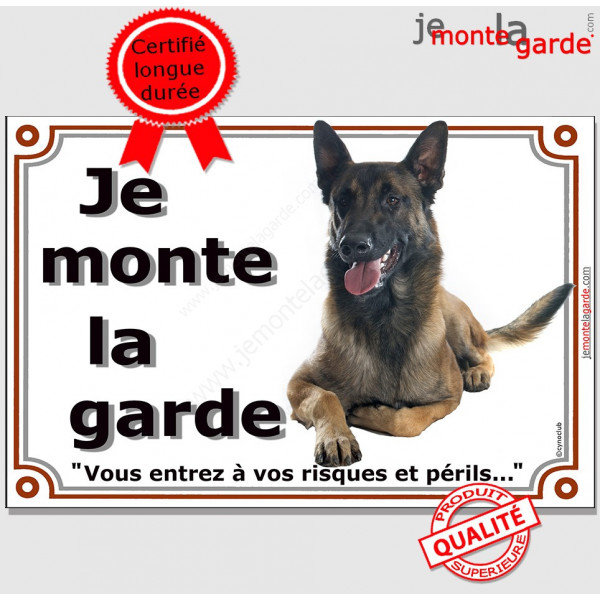 Berger Belge Malinois couché, plaque portail "Je Monte la Garde, risques et périls" panneau pancarte attention au chien photo