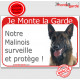 Berger Belge Malinois couché, plaque portail rouge "Je Monte la Garde surveille et protège" pancarte panneau photo