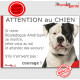 Bouledogue Américain blanc et noir, plaque portail humour "Attention au chien, Jetez Vous au Sol, courage" pancarte photo