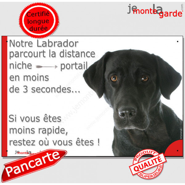 Labrador noir, plaque humour "parcourt distance Niche-Portail moins 3 secondes, rapide" pancarte photo attention au chien