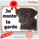 Labrador noir, plaque portail "Je Monte la Garde risques périls" pancarte panneau photo