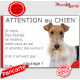 Fox Terrier poils durs blanc fauve, plaque portail humour "Attention au Chien, Jetez Vous au Sol, attendez secours, courage"